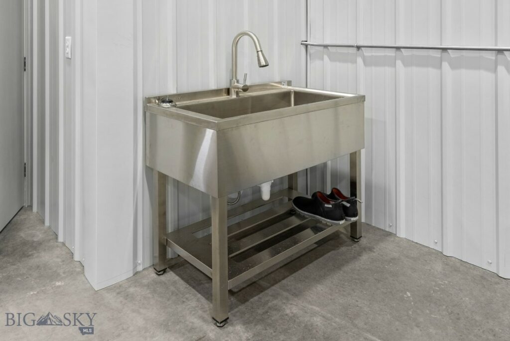 100 Blacksmith Loop, Big Sky MT 59730