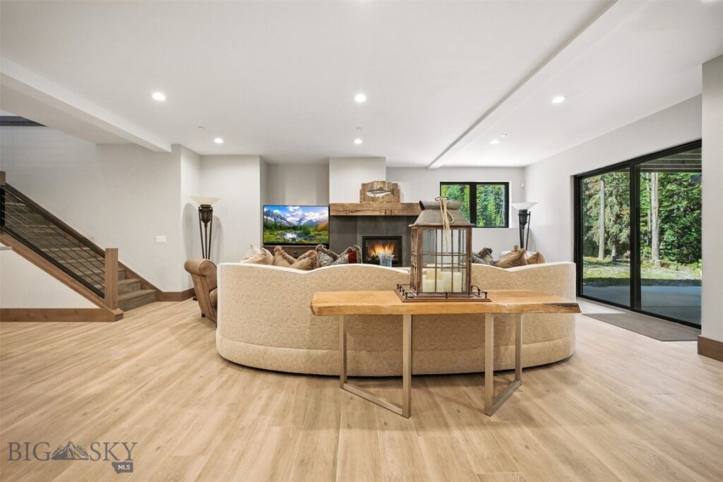 11 Speaking Eagle, Big Sky MT 59716