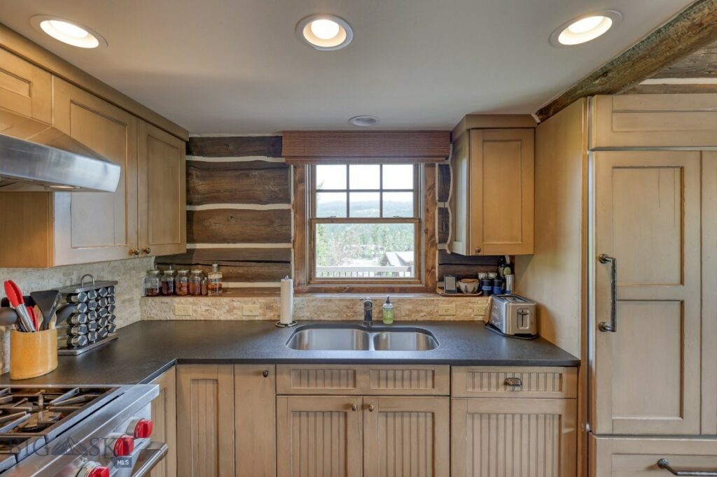 17 Manitou Loop, Big Sky MT 59716