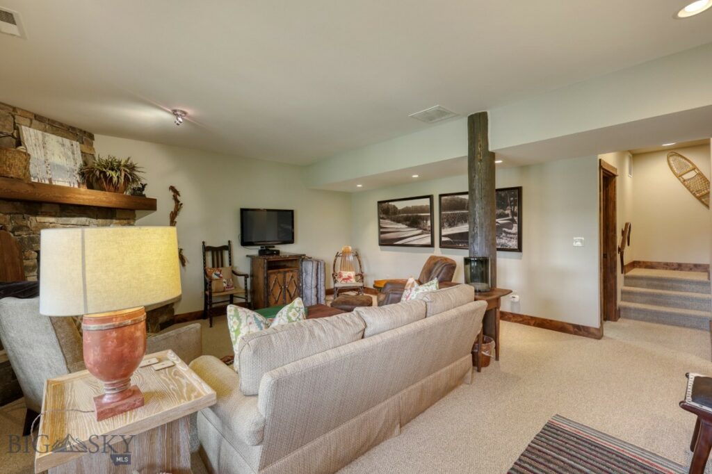 17 Manitou Loop, Big Sky MT 59716