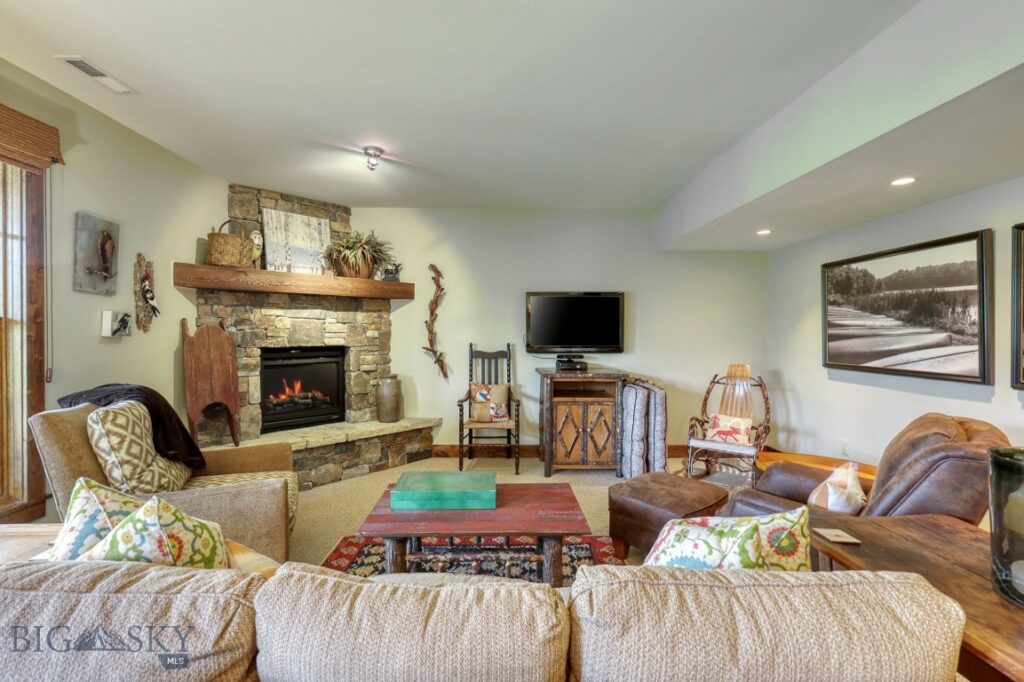 17 Manitou Loop, Big Sky MT 59716