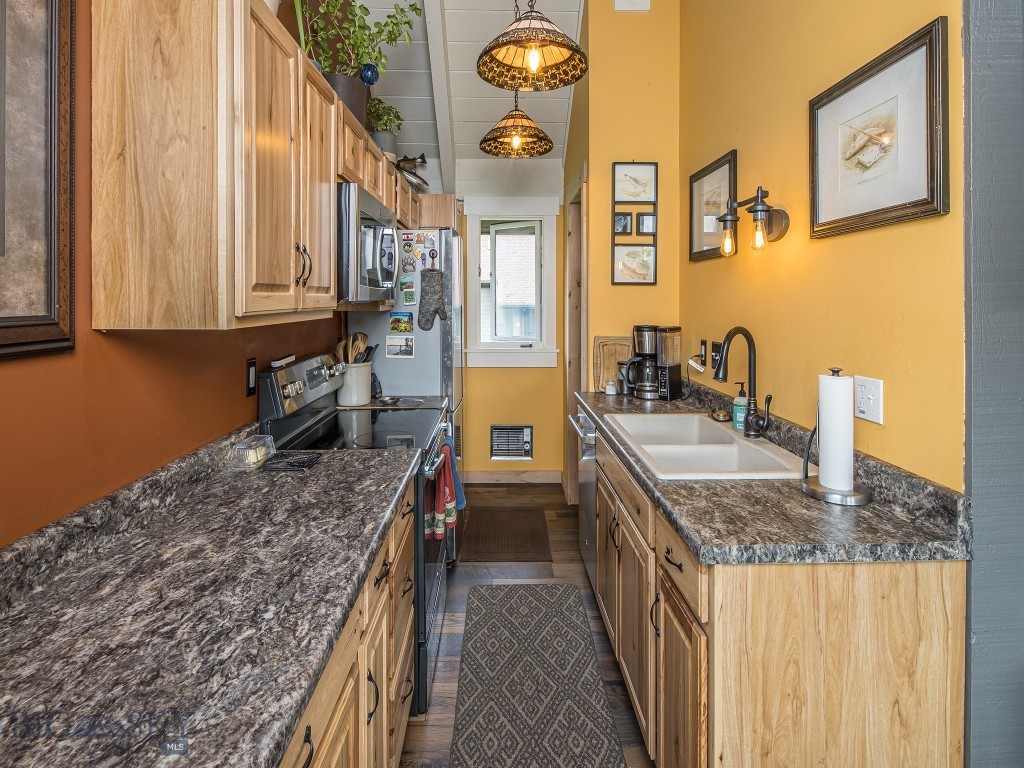 20 Yellowstone Spur Road, Big Sky MT 59716