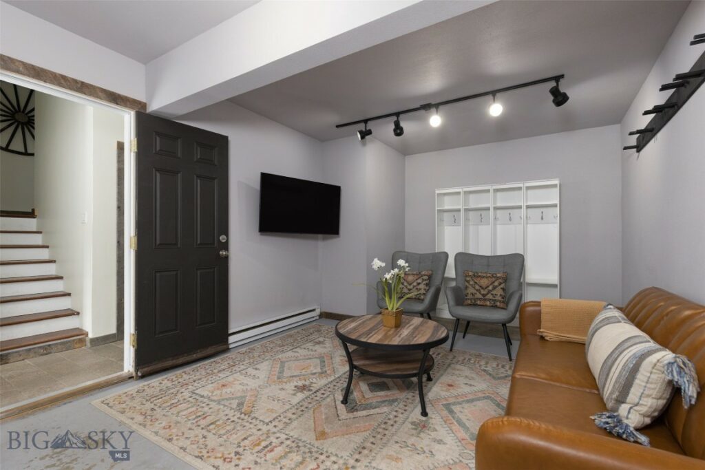32 Rose Hip Circle, Big Sky MT 59716