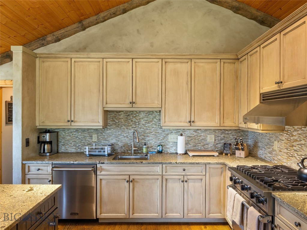 5 Hackamore, Big Sky MT 59716