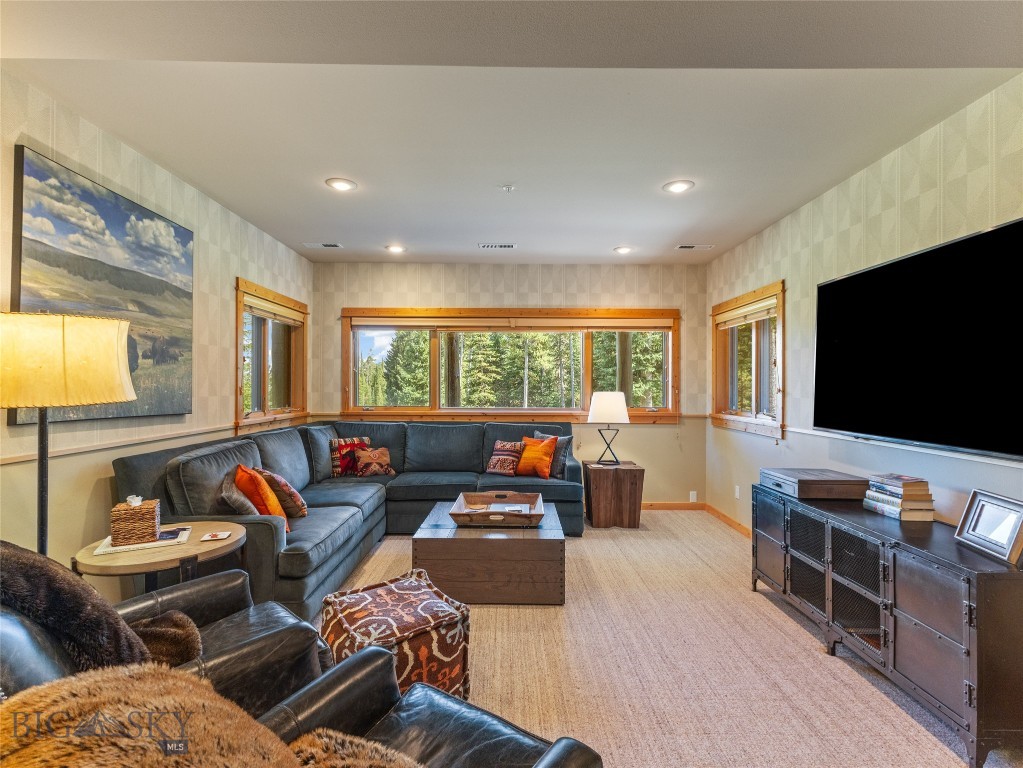 5 Hackamore, Big Sky MT 59716