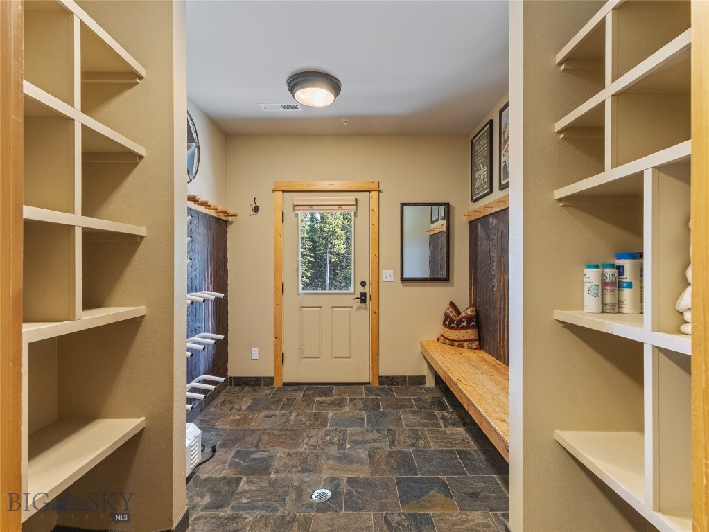 5 Hackamore, Big Sky MT 59716