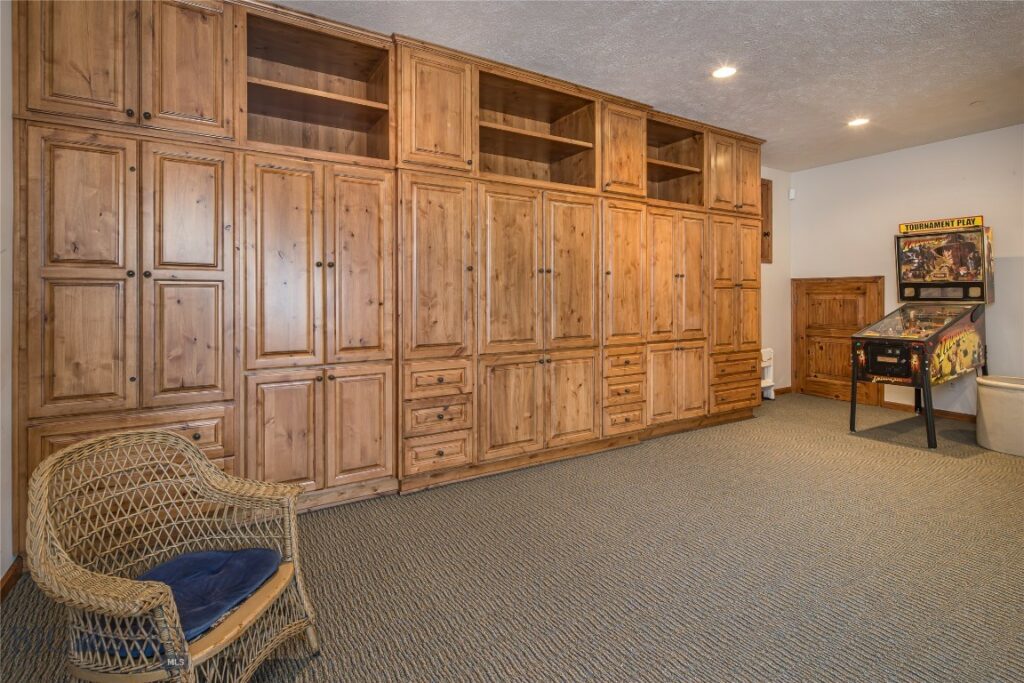 141 Black Wolf Ridge, Big Sky MT 59730